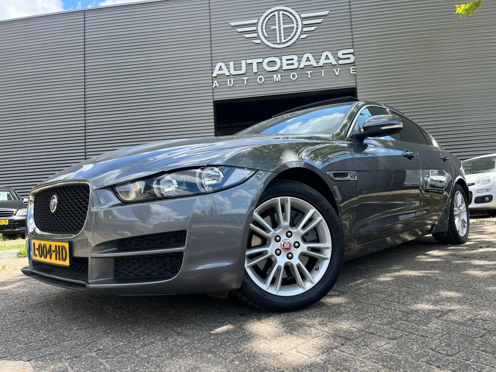 Jaguar XE (2016) — foto 1
