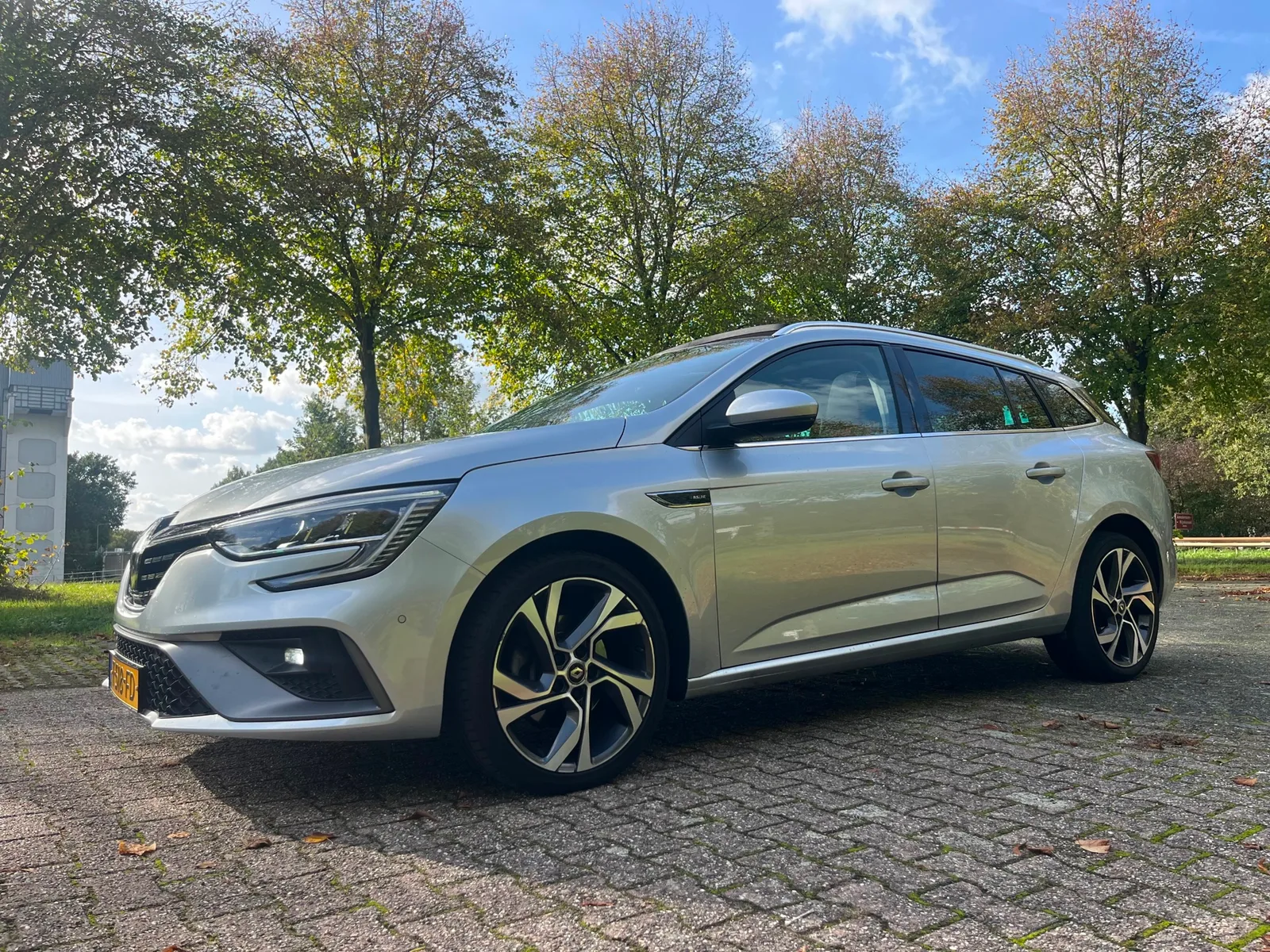 Renault Mégane (2023) — foto 1