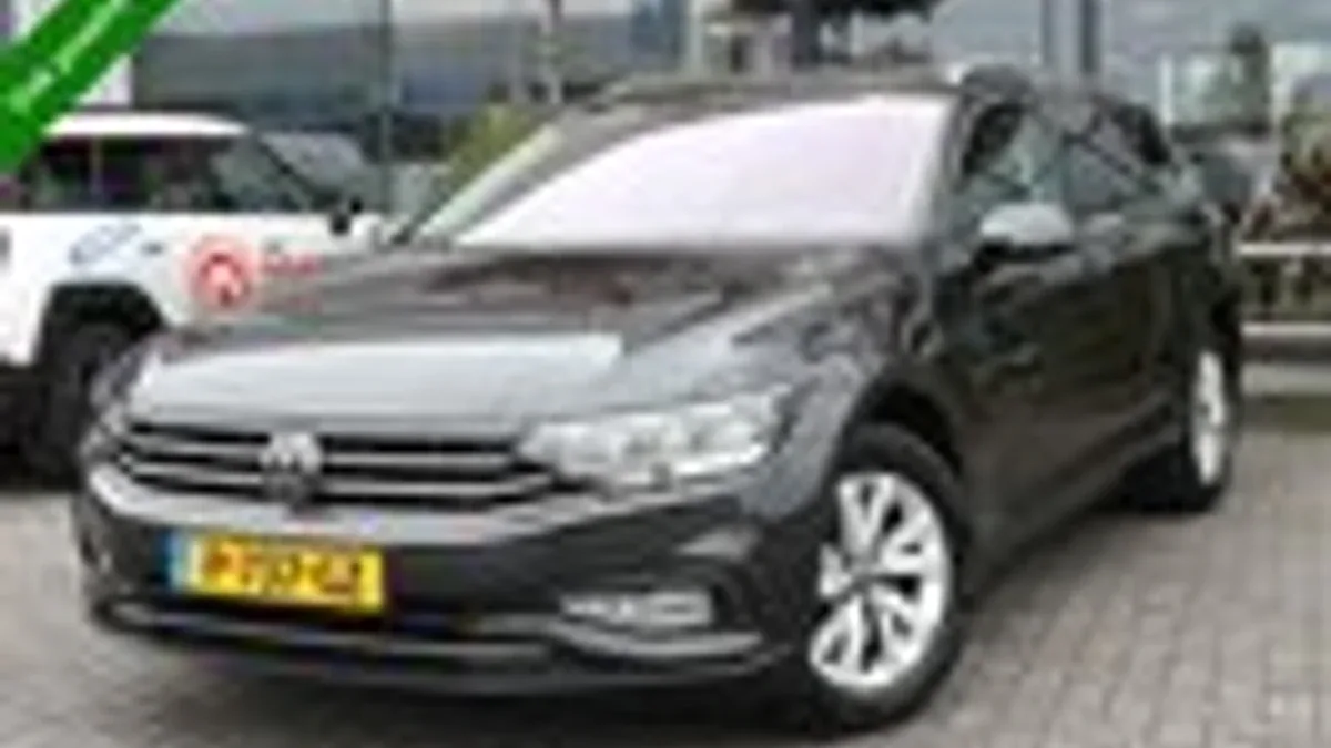 Volkswagen Passat (2022) — foto 1