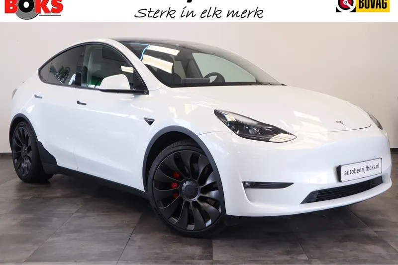 Tesla Model Y (2024)