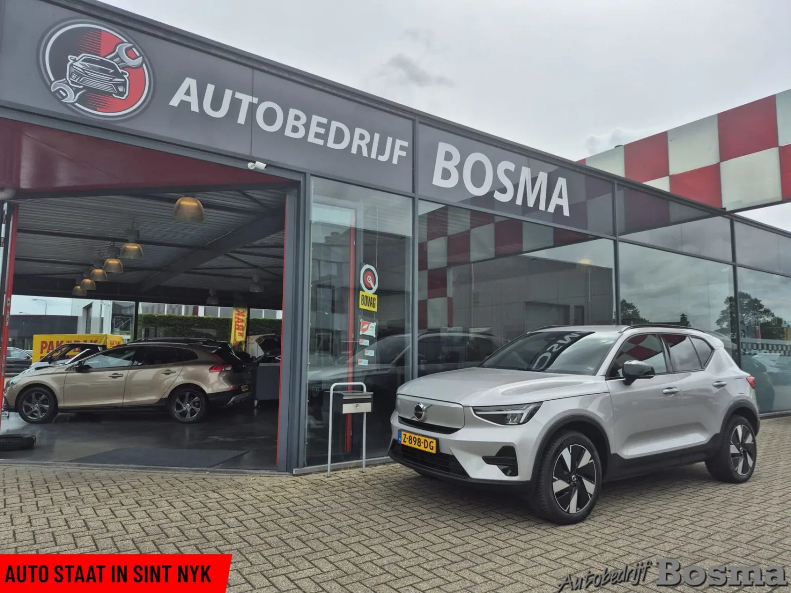 Volvo XC40 (2024) — foto 1