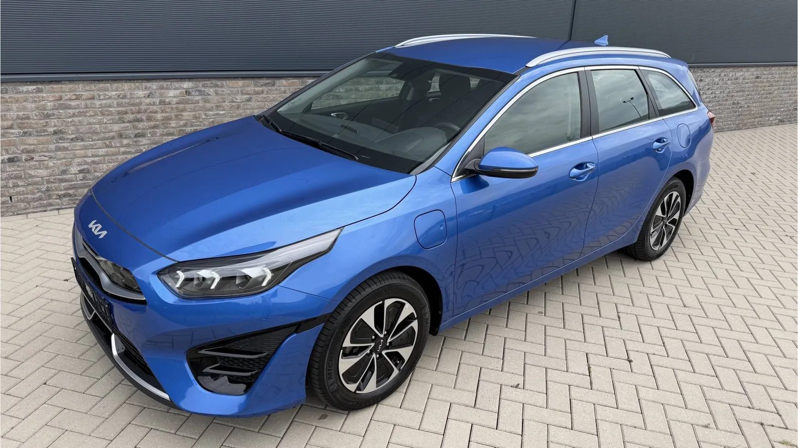 Kia Ceed (2023) — foto 1