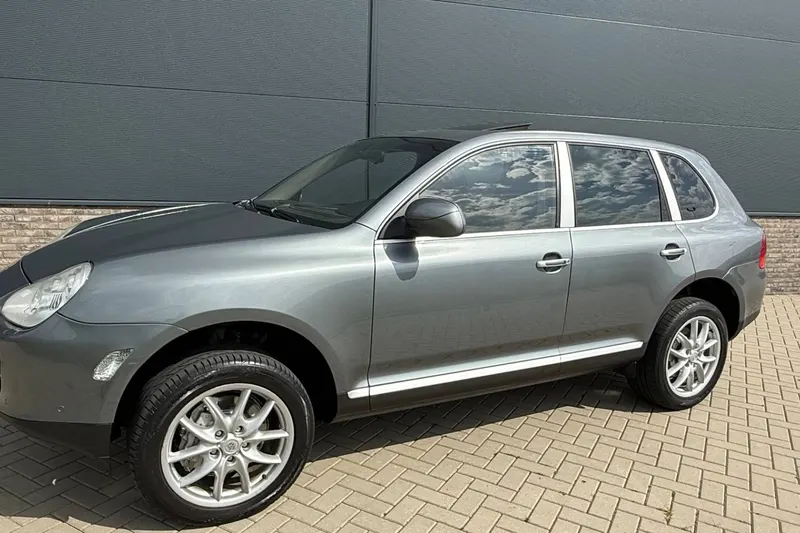 Porsche Cayenne (2003)