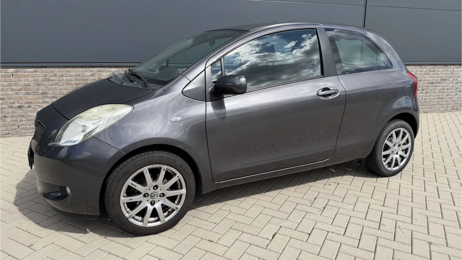 Toyota Yaris (2008) — foto 1