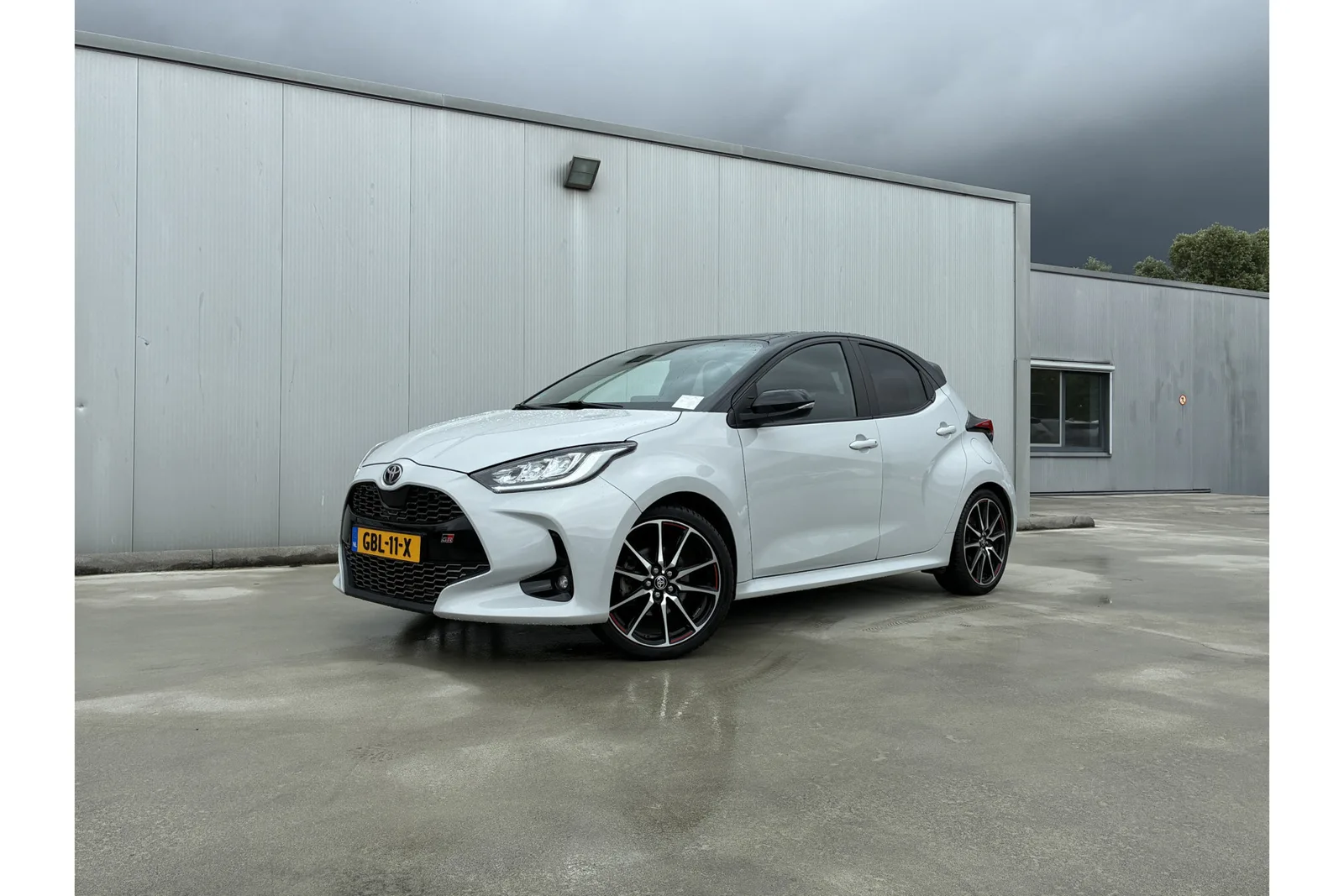 Toyota Yaris (2022) — foto 1