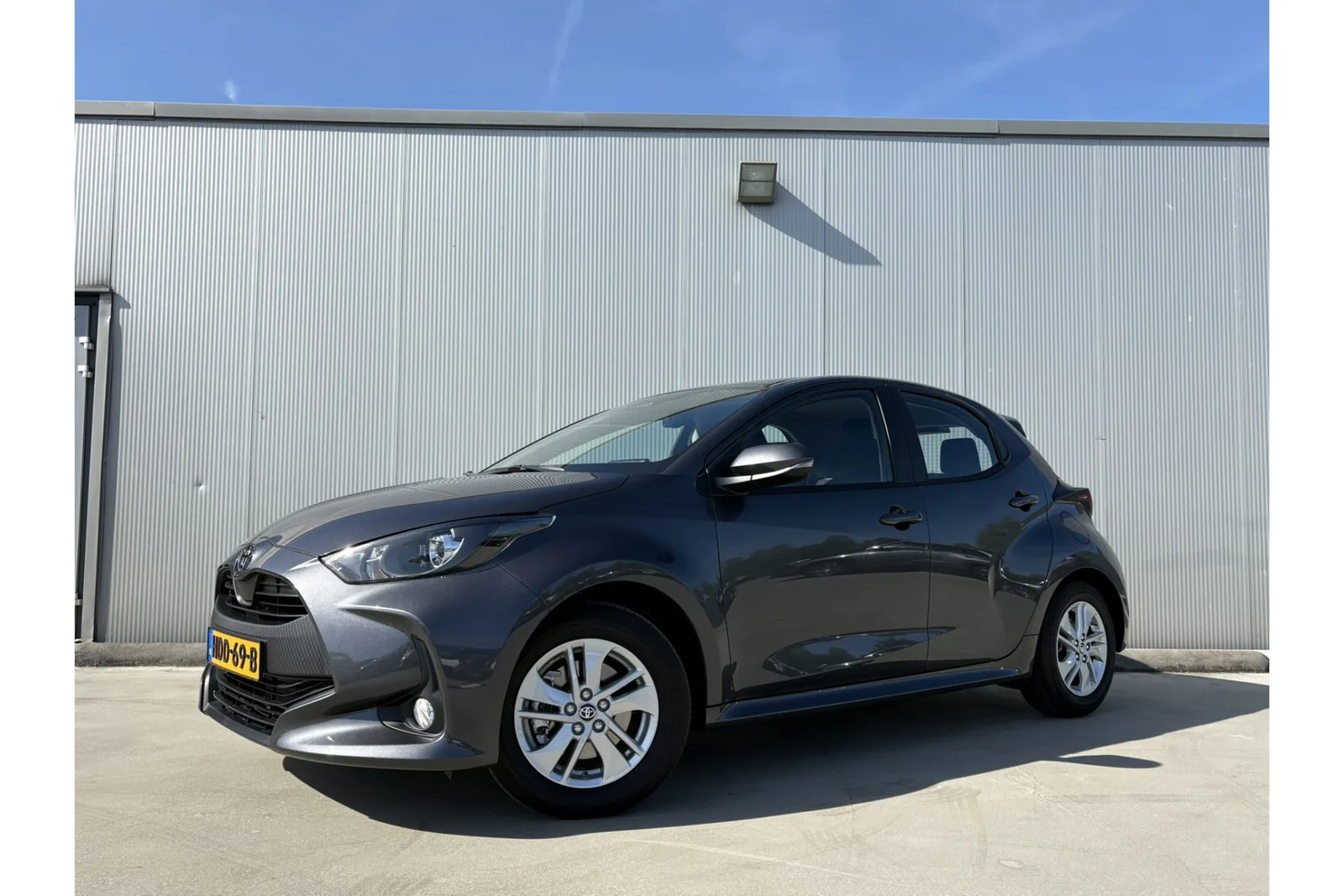 Toyota Yaris (2025) — foto 1
