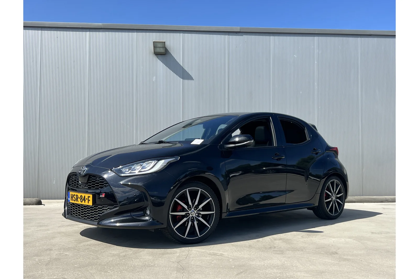 Toyota Yaris (2025) — foto 1