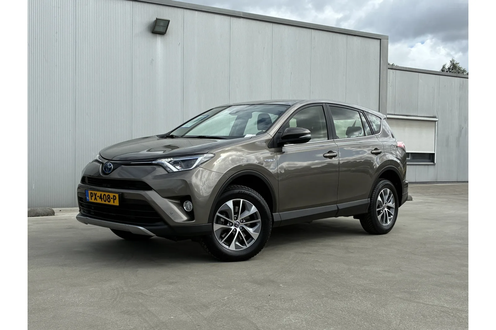 Toyota RAV4 (2017) — foto 1