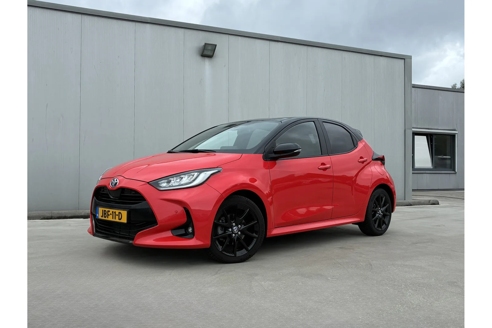 Toyota Yaris (2024) — foto 1