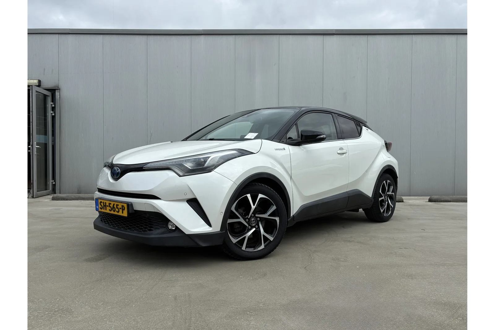 Toyota C-HR (2017) — foto 1