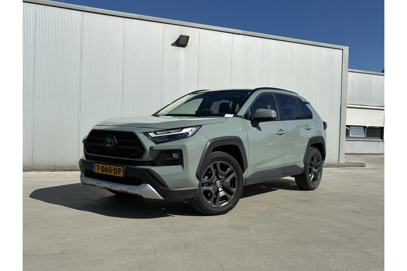 Toyota RAV4 (2023) — foto 1