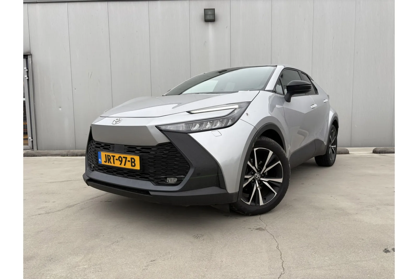 Toyota C-HR (2024) — foto 1