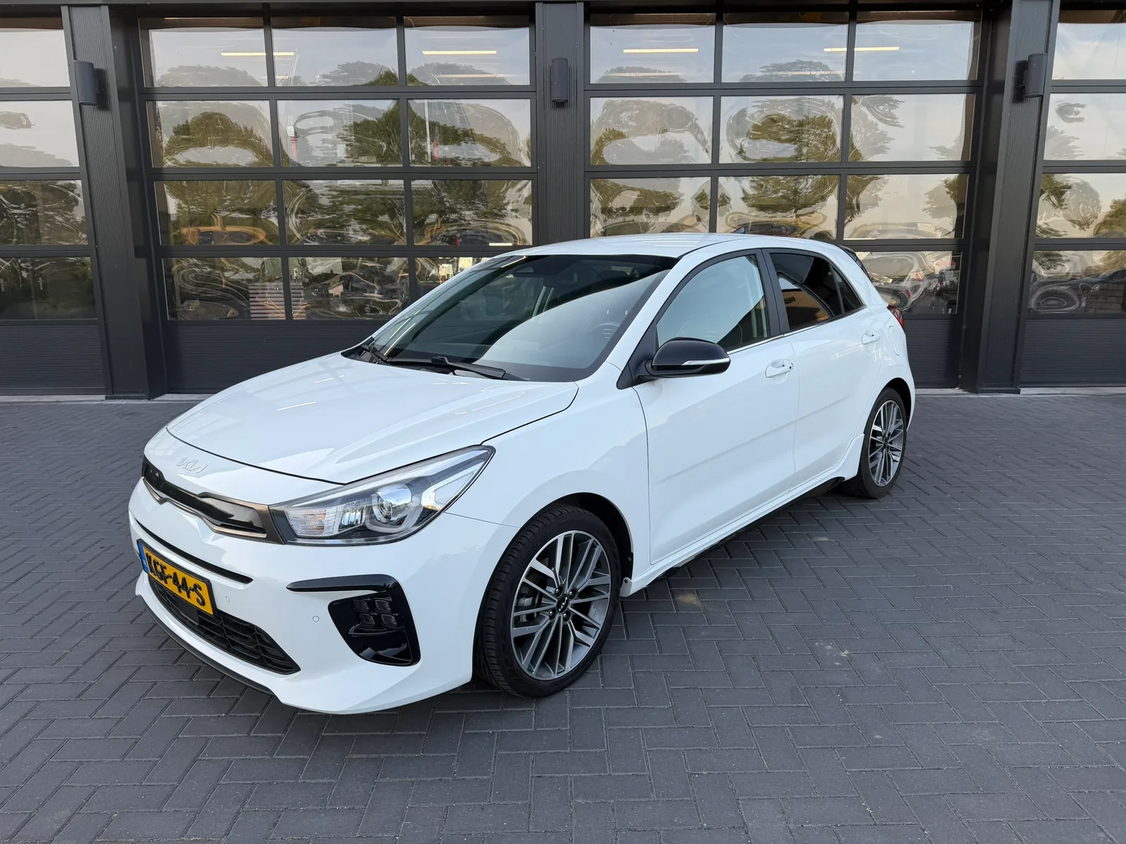 Kia Rio (2022) — foto 1