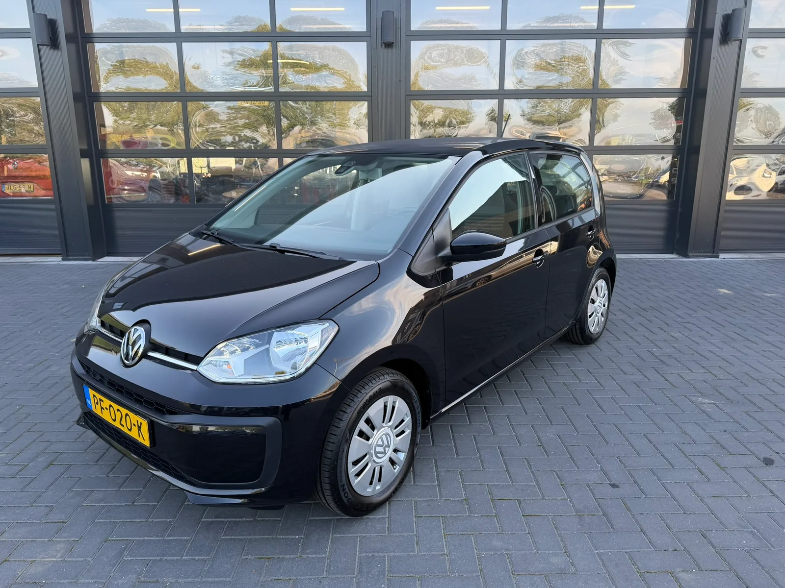 Volkswagen Up! (2017) — foto 1