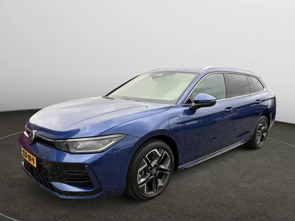 Volkswagen Passat (2025) — foto 1