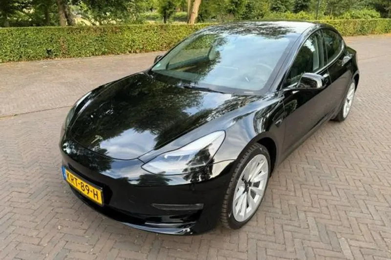 Tesla Model 3 (2022)