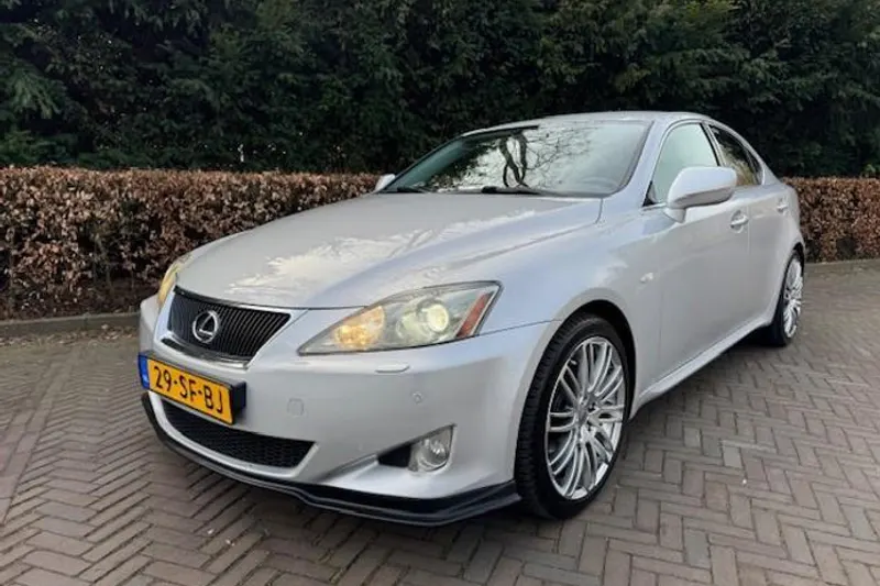 Lexus IS (2005)