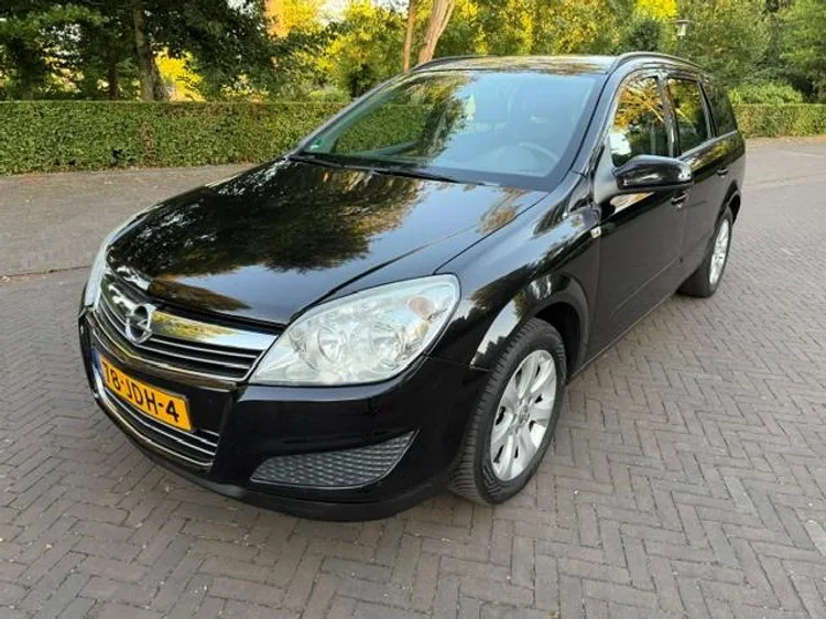Opel Astra (2009) — foto 1