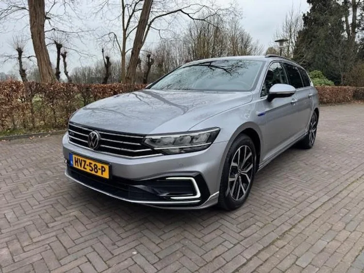 Volkswagen Passat (2021) — foto 1