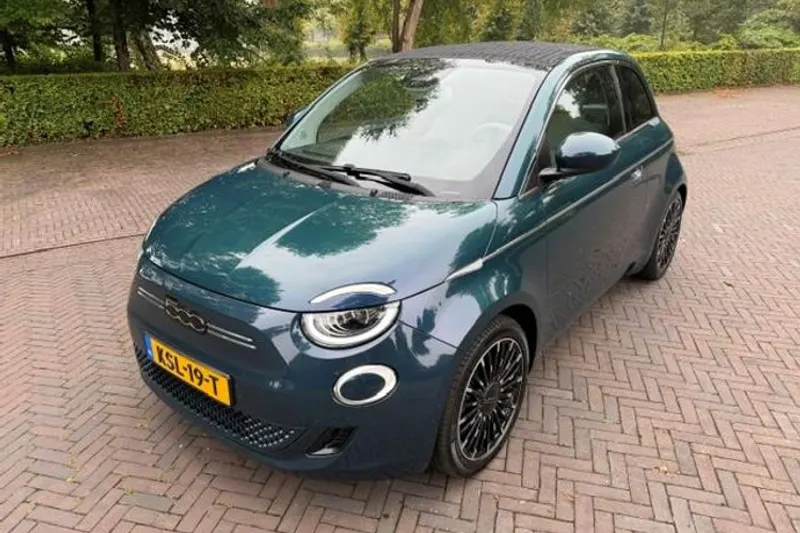 Fiat 500C (2023)