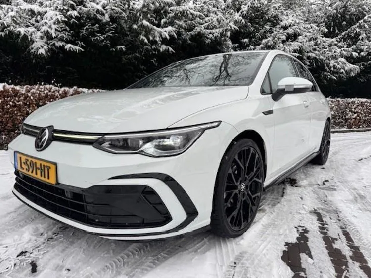 Volkswagen Golf (2021) — foto 1
