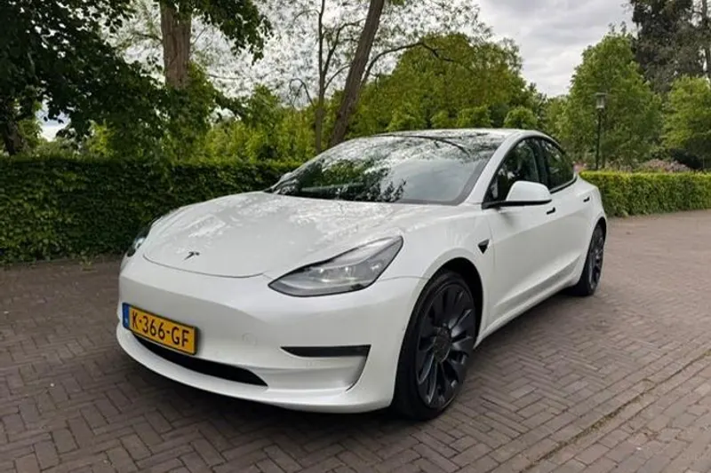 Tesla Model 3 (2020)