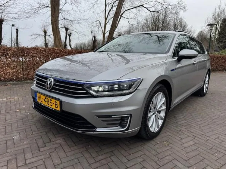 Volkswagen Passat (2015) — foto 1