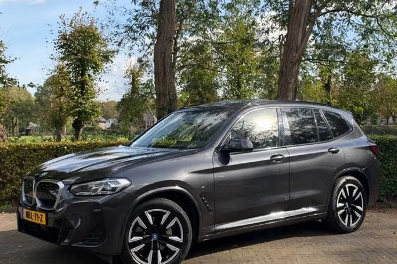 BMW iX3 (2023)