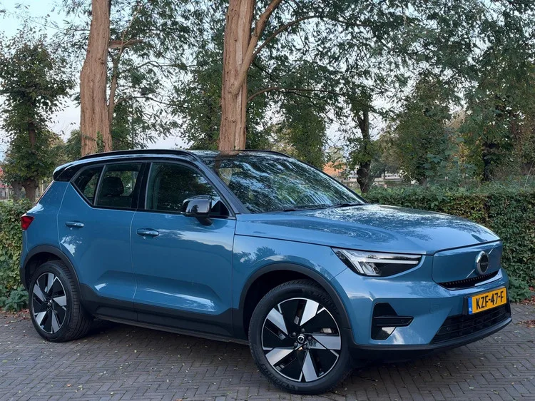 Volvo XC40 (2023) — foto 1