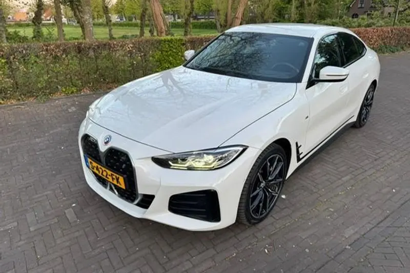 BMW i4 (2022)