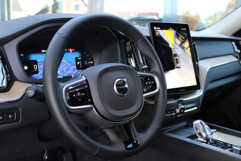 Volvo XC60 (2025)