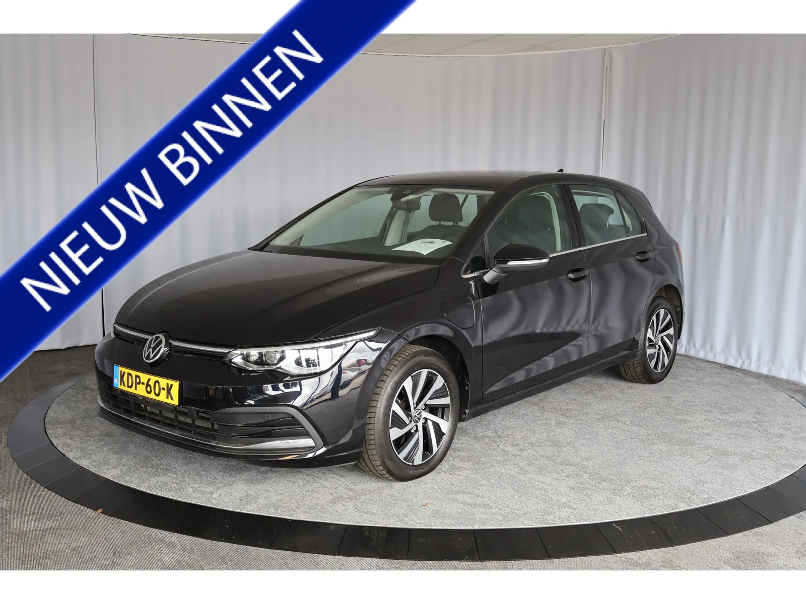 Volkswagen Golf (2022) — foto 1