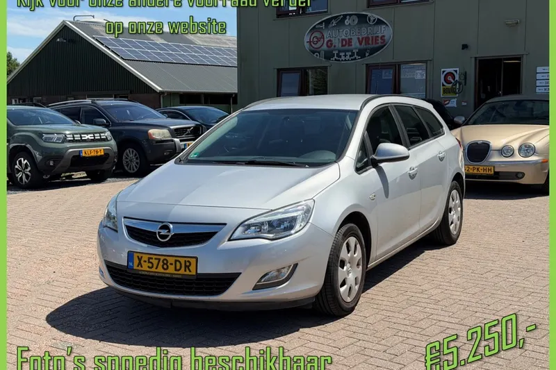 Opel Astra Sports Tourer (2011)