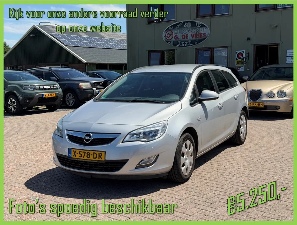 Opel Astra Sports Tourer (2011) — foto 1