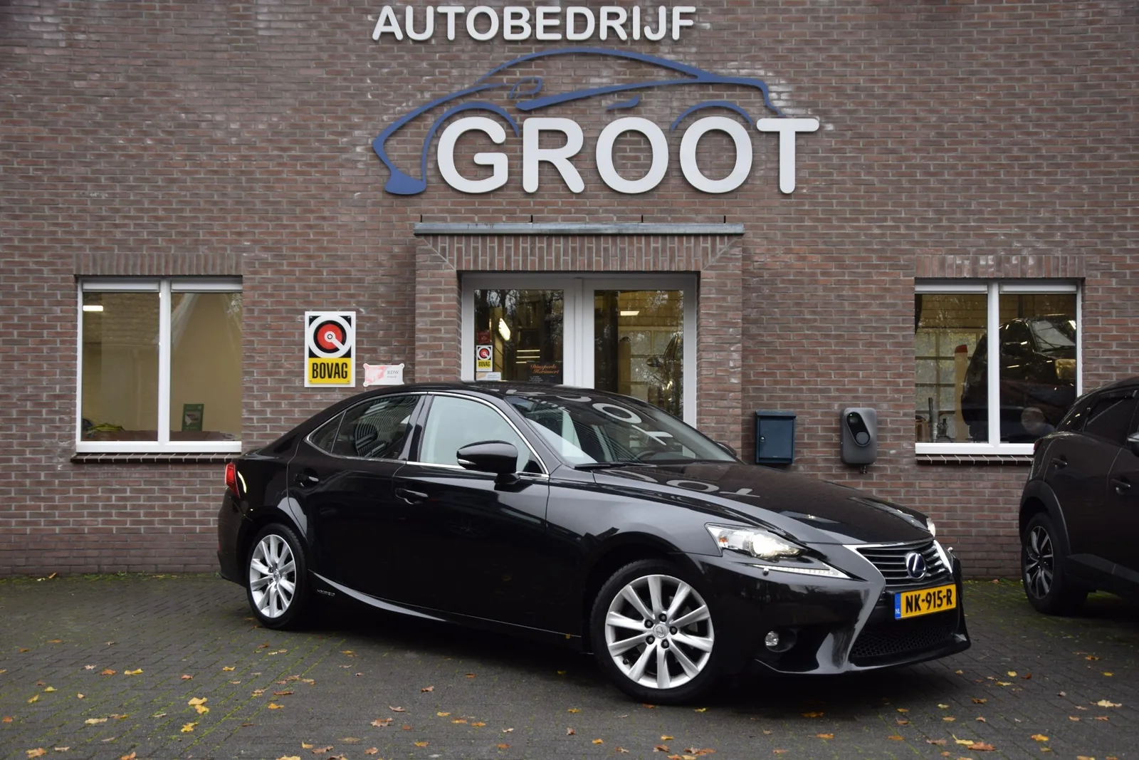 Lexus IS (2017) — foto 1