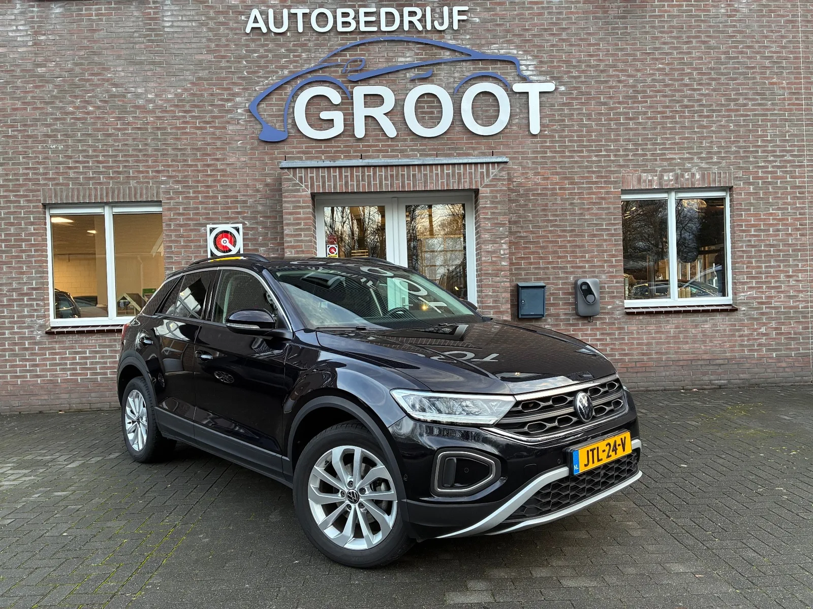 Volkswagen T-Roc (2024) — foto 1