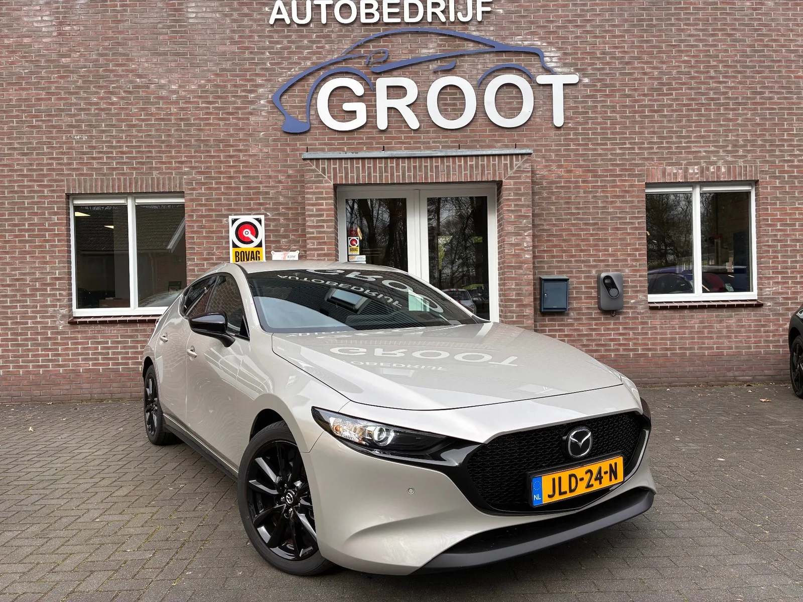 Mazda 3 (2025) — foto 1