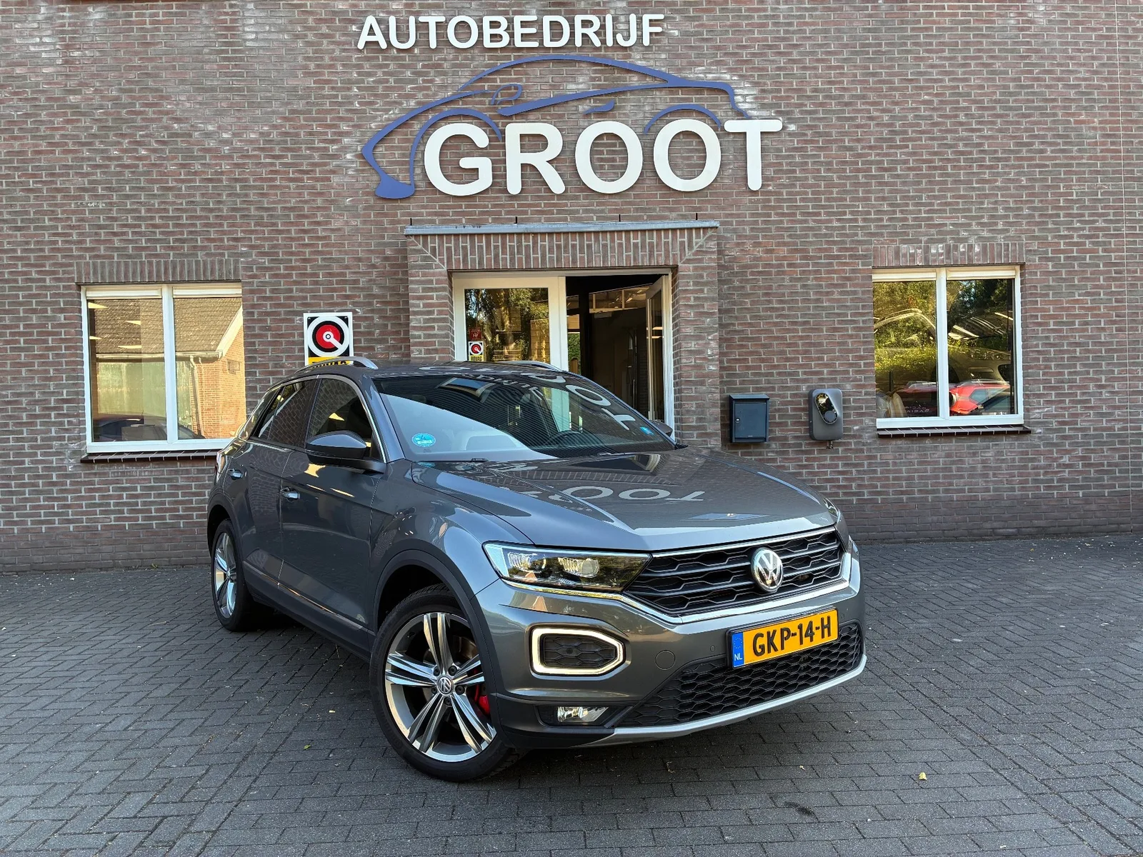 Volkswagen T-Roc (2018) — foto 1