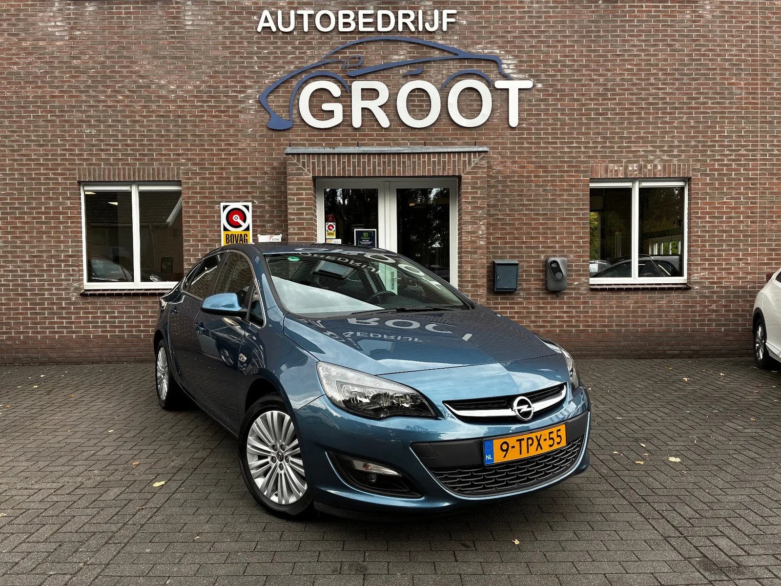 Opel Astra (2014) — foto 1