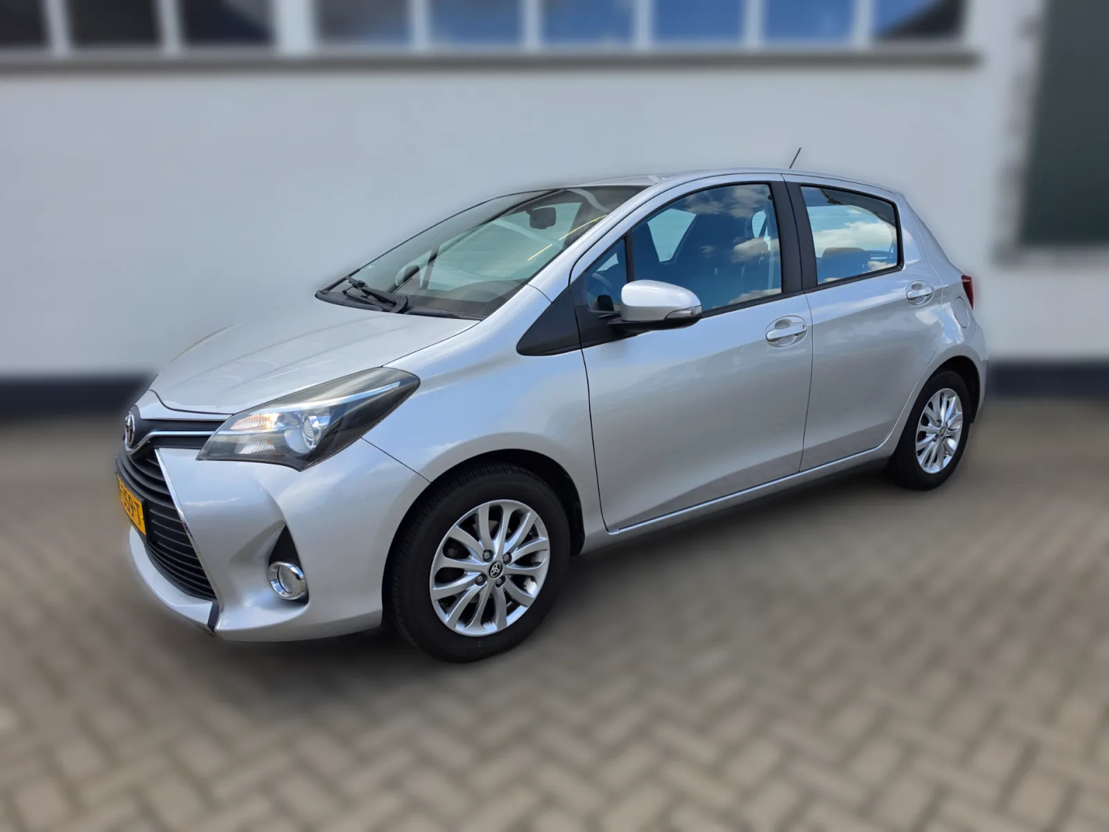 Toyota Yaris (2014) — foto 1