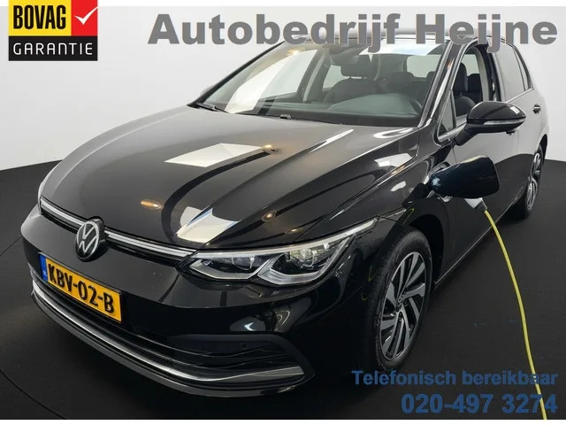 Volkswagen Golf (2023) — foto 1