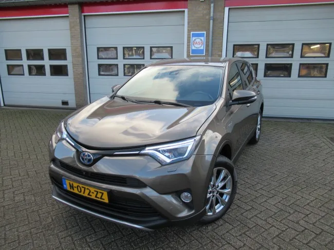 Toyota RAV4 (2017) — foto 1