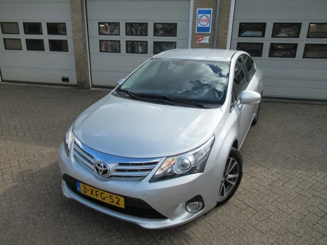 Toyota Avensis (2012) — foto 1