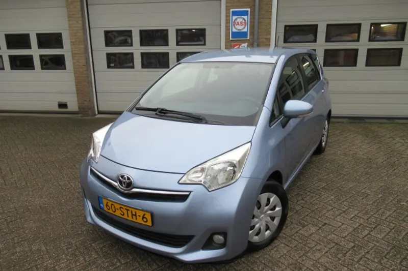 Toyota Verso-S (2011)
