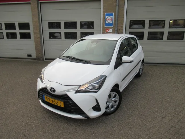 Toyota Yaris (2017) — foto 1