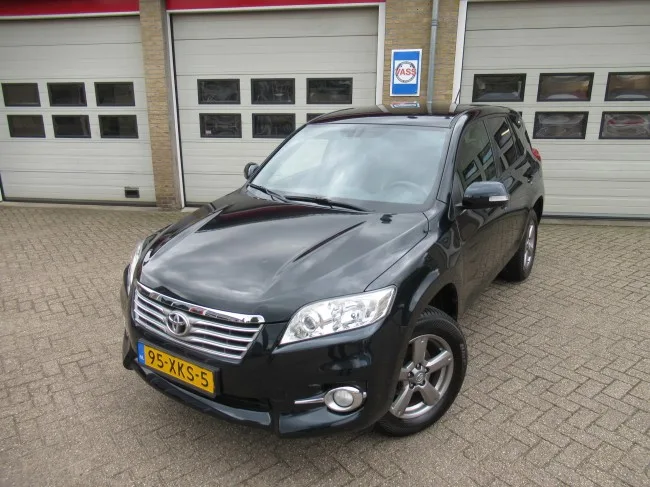 Toyota RAV4 (2012) — foto 1
