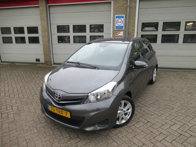 Toyota Yaris (2012) — foto 1