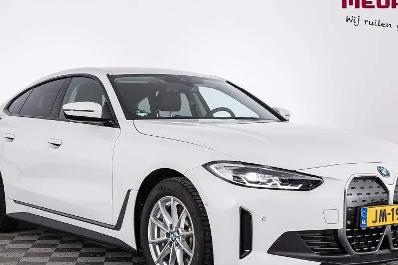BMW i4 (2023)