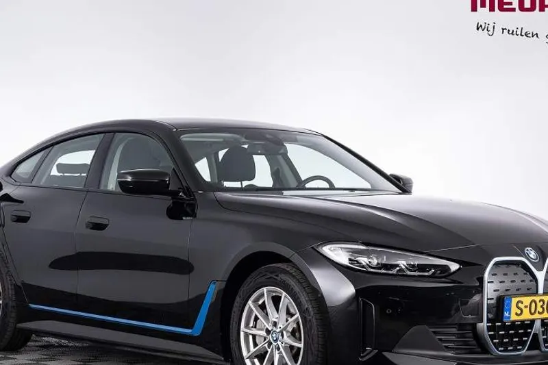 BMW i4 (2023)