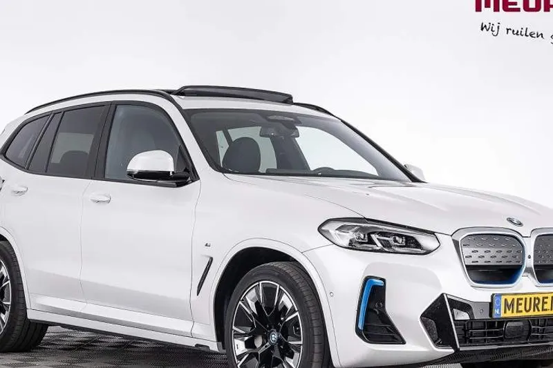 BMW iX3 (2023)